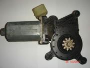 Электромотормотор стеклоподъёмника Mercedes W210 передней двери б/у