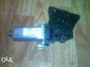 Моторчик стеклоподъемника левый Kia Carens 824501d000