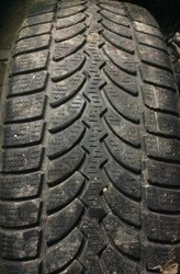 Продам  шины 235/65 R17 Bridgestone 