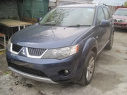 Капот на Mitsubishi OutlanderXL.