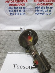 Стойка передняя, правая на Hyundai Tucson 546612E500