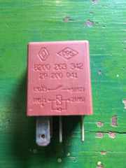 Б/у реле Renault, 8200263342 , коричневое 20 A, оригинал,